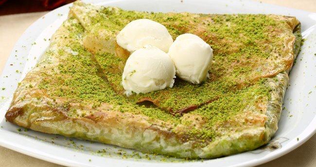 Dondurmalı Katmer / Crispy Flaky Pastry Wtih İce Cream